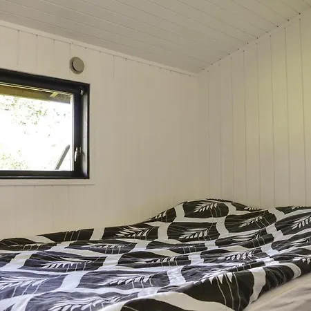Three-bedroom Holiday In Hyllinge