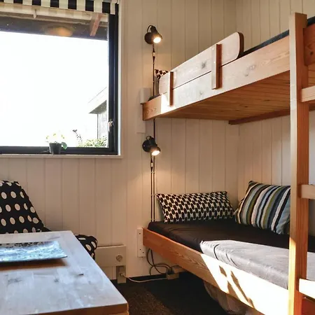 Three-bedroom Holiday In Hyllinge