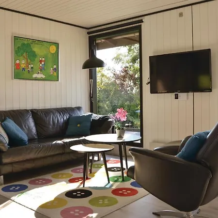 Three-bedroom Holiday In Hyllinge *
