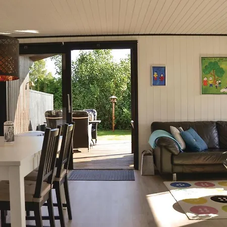 Holiday home Three-bedroom Holiday In Hyllinge Kirke-Hyllinge